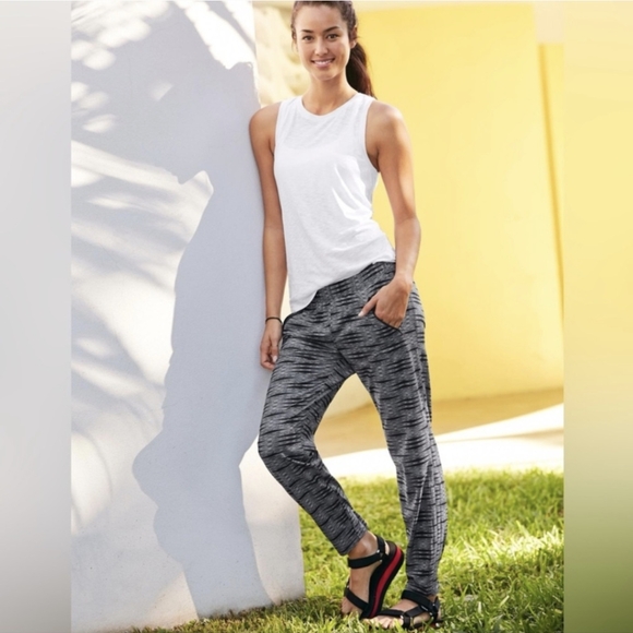 Athleta Ariel Aspire Ankle Pant Patterned Joggers Size 6 Black and White - Picture 1 of 12